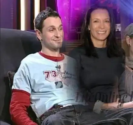 Александър Сано кръшка на жена си с Яна Маринова