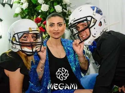 Американски футбол на сцената на Megami Club – Hotel Marinela