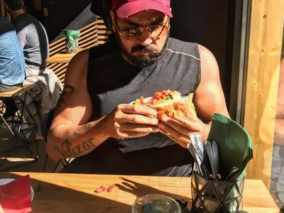 Азис пак посегна към джънка