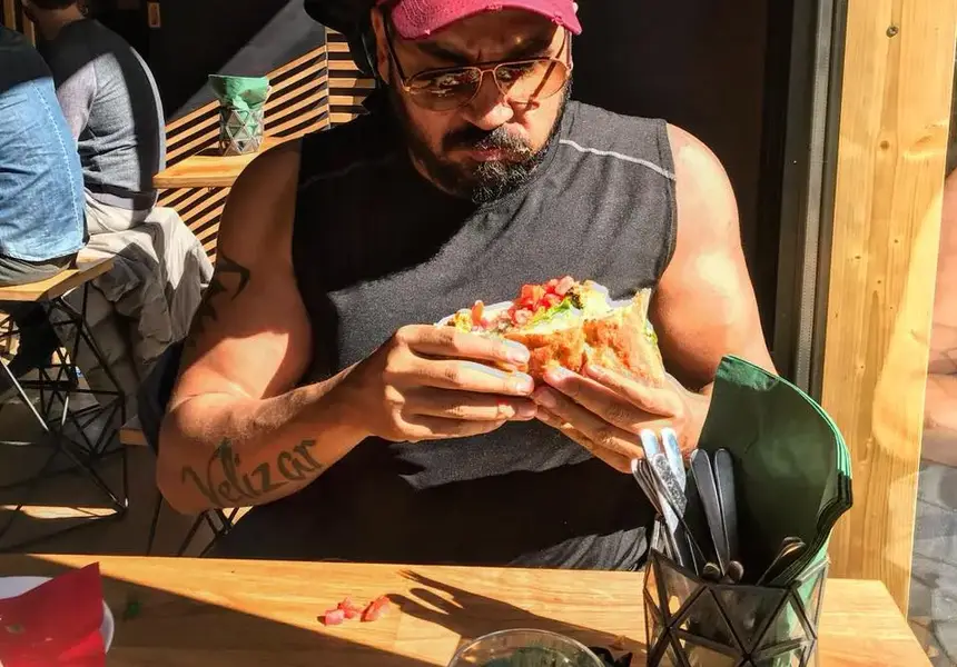 Азис пак посегна към джънка