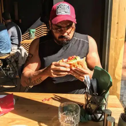 Азис пак посегна към джънка