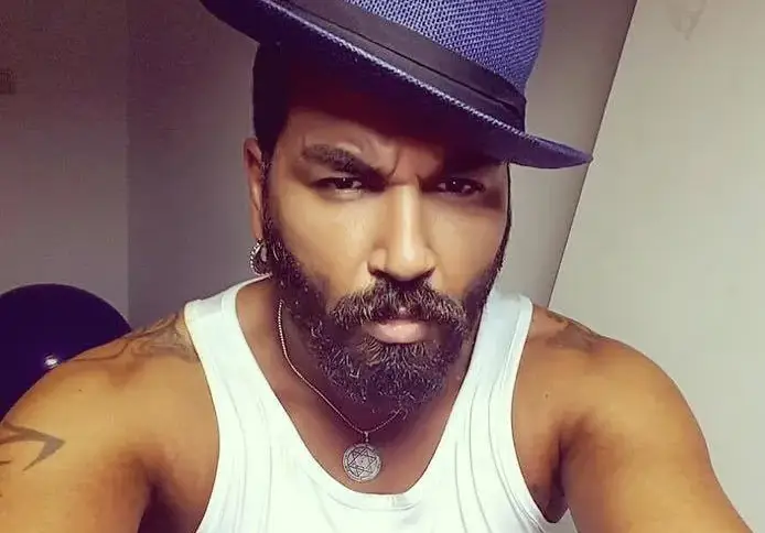 Азис по-скъп от Роби Уилямс