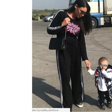 Безотговорно: Златка вози бебето си без колан!