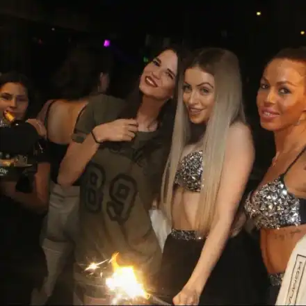 Бившата на Тупалката купонясва по женски