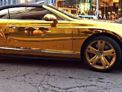 Братя Радж бръмчат със златни коли из София