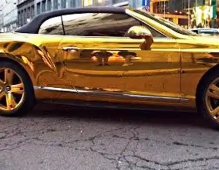 Братя Радж бръмчат със златни коли из София