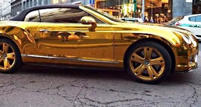 Братя Радж бръмчат със златни коли из София