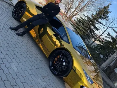 Братя Радж бръмчат със златни коли из София