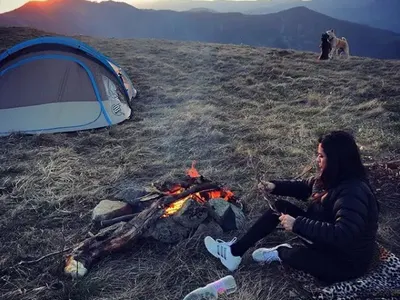 Бременността на Преслава изобщо не й личи! Отново пее в чалготеките (+ Павел я замъкна на палатка, вместо в 5-звезден лукс (СНИМКИ)