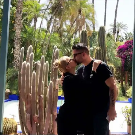 ДесиСлава заряза бебето, духна за Мароко