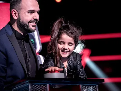 Детето на Графа седна в стола му в „Гласът на България“