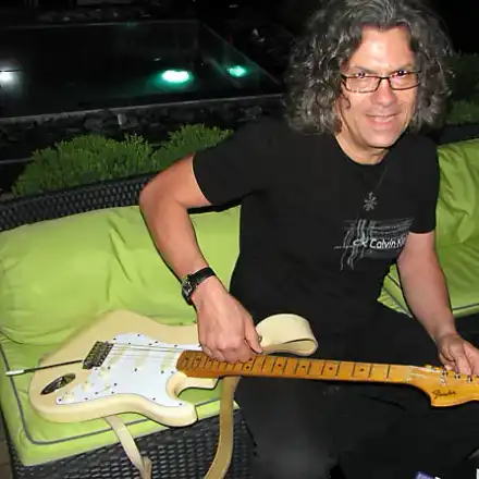 Дископатия мори Иван Лечев, музикантът  шофира със сецнат кръст