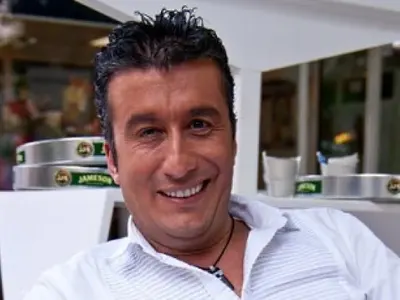 Ексклузивно в HotArena! Дженджър „пиара“ Наско Лазаров откраднал дрехи за 1500 лв! Молил се като мекотело за яке и дънки и после се покрил като истински пе..... (Подробности)