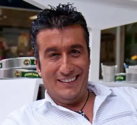 Ексклузивно в HotArena! Дженджър „пиара“ Наско Лазаров откраднал дрехи за 1500 лв! Молил се като мекотело за яке и дънки и после се покрил като истински пе..... (Подробности)