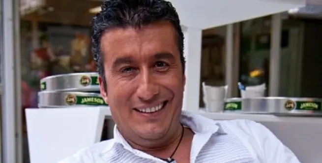 Ексклузивно в HotArena! Дженджър „пиара“ Наско Лазаров откраднал дрехи за 1500 лв! Молил се като мекотело за яке и дънки и после се покрил като истински пе..... (Подробности)