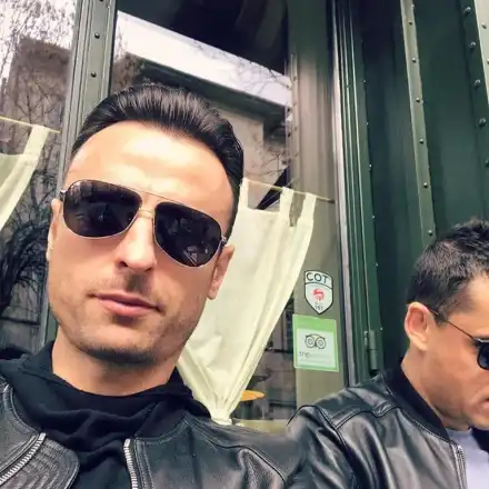 Фенка с яка дупара  налази Бербатов