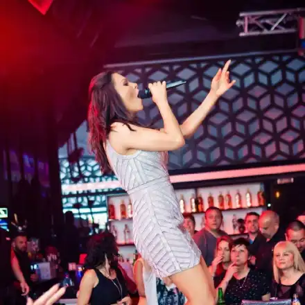 Фенове: За 15 години на сцената Галена еволюира ето ТАКА! (Шокираща снимка)