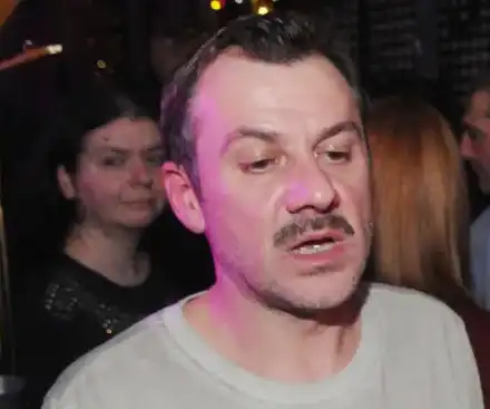 Гъмов с тежък махмурлук на работа! Актьорът не може да се отърве от любовта към чашката