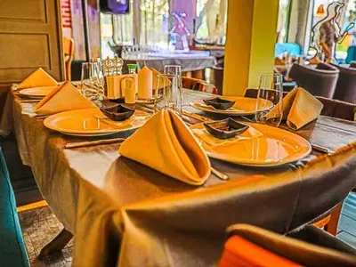 Христо Сираков пие японско уиски сред рояк миски (Снимки)