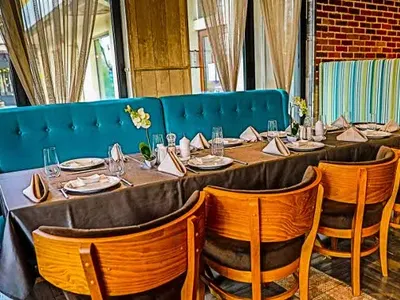 Христо Сираков пие японско уиски сред рояк миски (Снимки)