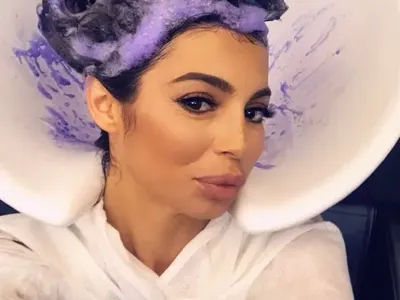 ИЗДЪНКА! Мегз си боядиса косата ЛИЛАВА (СНИМКИ)