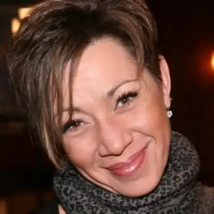 Кака Лара смени професията (Вижте новото й амплоа)