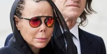 Калина плаши с вида си