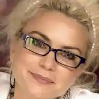 Кремена Халваджиян скочи на бивша приятелка