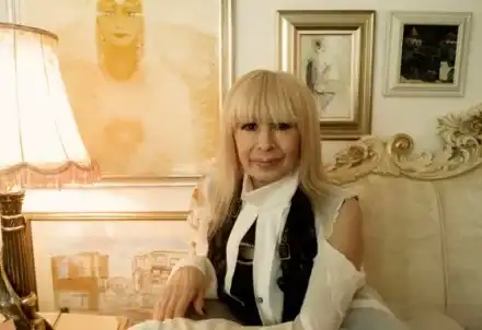 Лили затворничка в собствения си дом! Фенове нападнаха и освиркаха примата