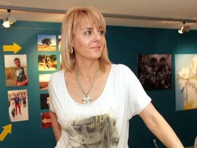 Майката на Бербатов цъфти с гръцко гадже