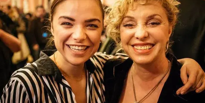 Майката на Рая Пеева от „Скъпи наследници“ била на хапчета заради нея