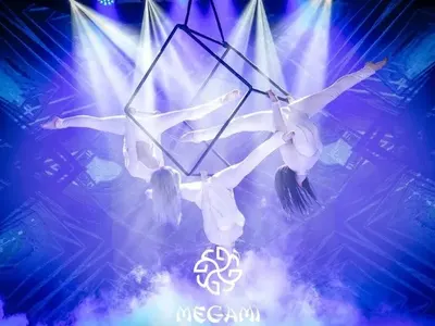 Megami Club – Hotel Marinela представи първото в български нощен клуб акробатично шоу на въздушен куб