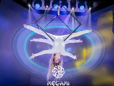 Megami Club – Hotel Marinela представи първото в български нощен клуб акробатично шоу на въздушен куб