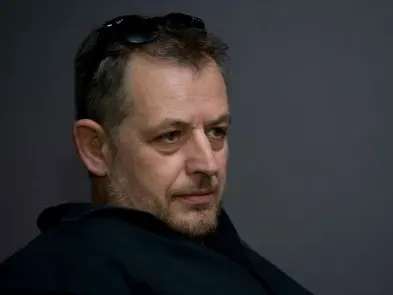 Мишо Билалов се разведе тайно с японката, остави щерките си в Париж! (Плаща солидна издръжка)