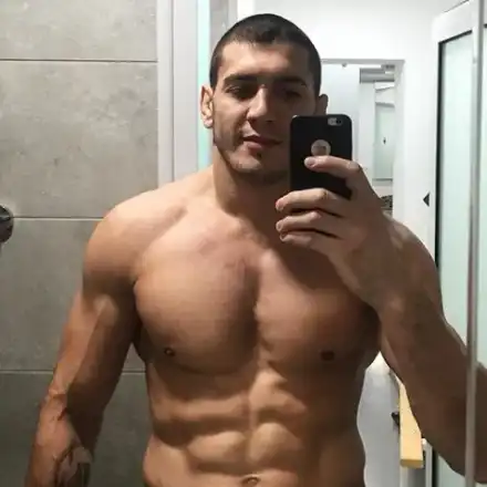 ММА „мъжкарят“ Зарко с грозна обида към момиче: Не знам вашите как не са те оставили в дом за сираци, срамуват се от теб! (ФОТО ФАКТ)