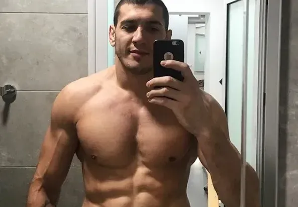 ММА „мъжкарят“ Зарко с грозна обида към момиче: Не знам вашите как не са те оставили в дом за сираци, срамуват се от теб! (ФОТО ФАКТ)