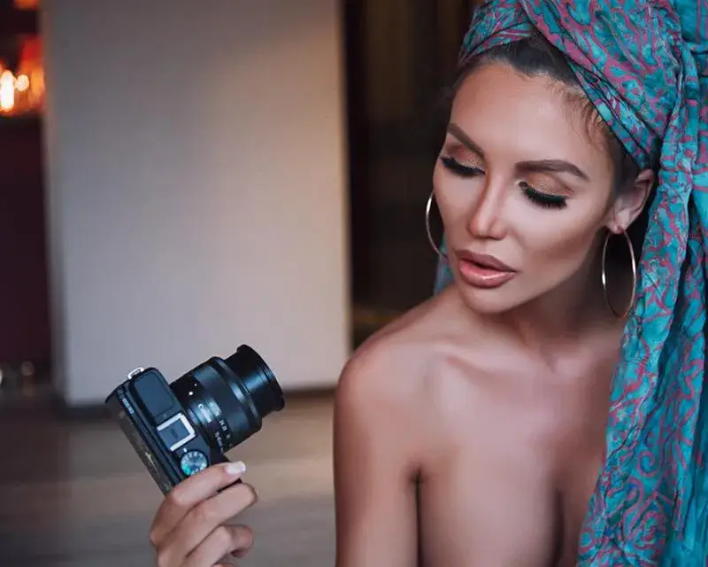 Моника Валериева се мъчи да разведе женен застраховател (Вижте как го изнудва + КАКВО точно прави в Дубай - Скандални разкрития)