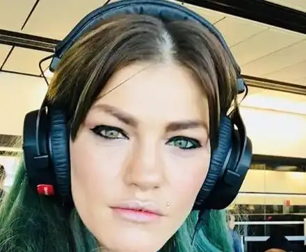 Още един продуцент би шута на Жана Бергендорф! (След катастрофите певицата спря да шофира)