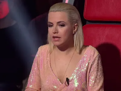 ОТМЪЩЕНИЕТО НА СТИЛИСТИТЕ! Камелия с пиратска шапка, Поли с прическа потрес!