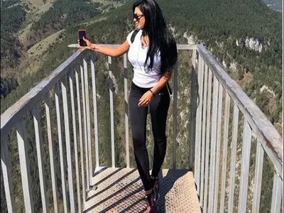 Плеймейтка хвана гората