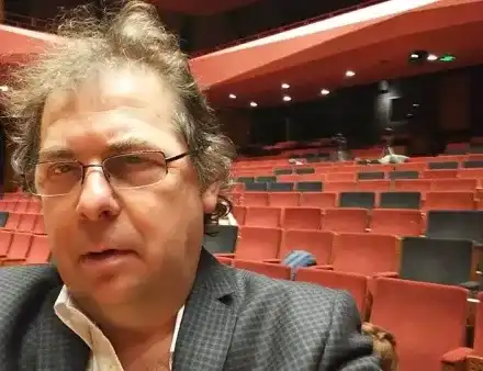 Помияри наръфаха композитора на  „Ало, слънчице“