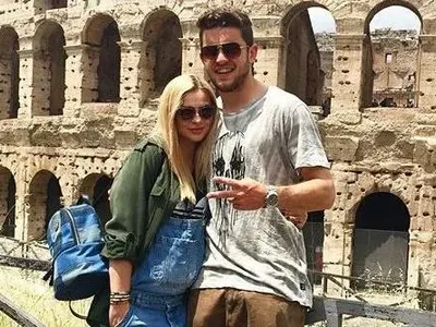 Секси блондинка вдъхновява Буш