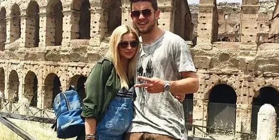 Секси блондинка вдъхновява Буш