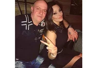 Щерката на Глория плаче за липосукция! Симона Загорова не може да пребори качването на килца