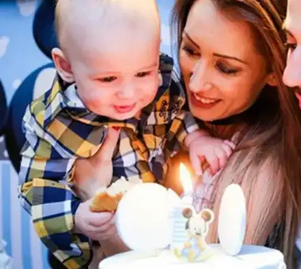 Синът на Джена проходи