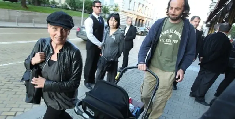 Синът на Елена Йончева във френска ясла за 1300 евро на месец