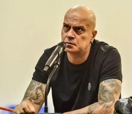 Слави не вдига самолета! Дългия публично се оплака, че има проблеми с половата мощ