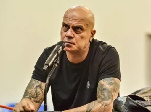 Слави не вдига самолета! Дългия публично се оплака, че има проблеми с половата мощ