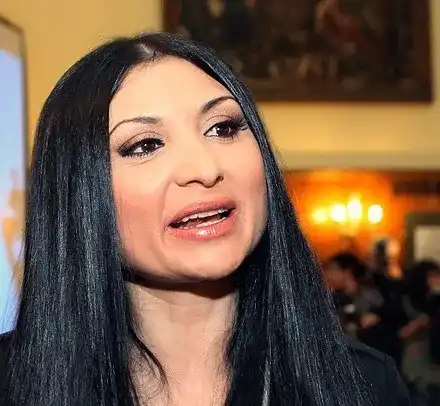 Софи Маринова спретна цирк в Съдебна палата заради Гринго (Певицата гони съдия, за да плати глобата на гаджето си)