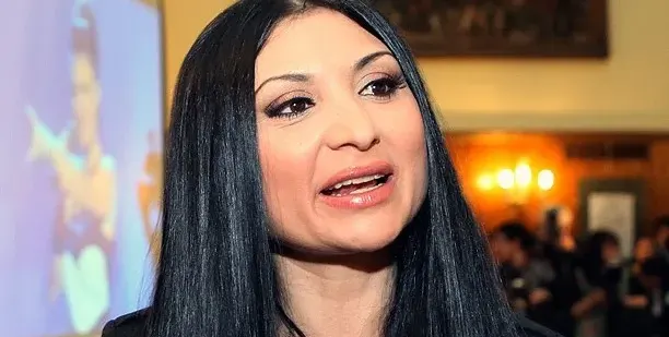 Софи Маринова спретна цирк в Съдебна палата заради Гринго (Певицата гони съдия, за да плати глобата на гаджето си)